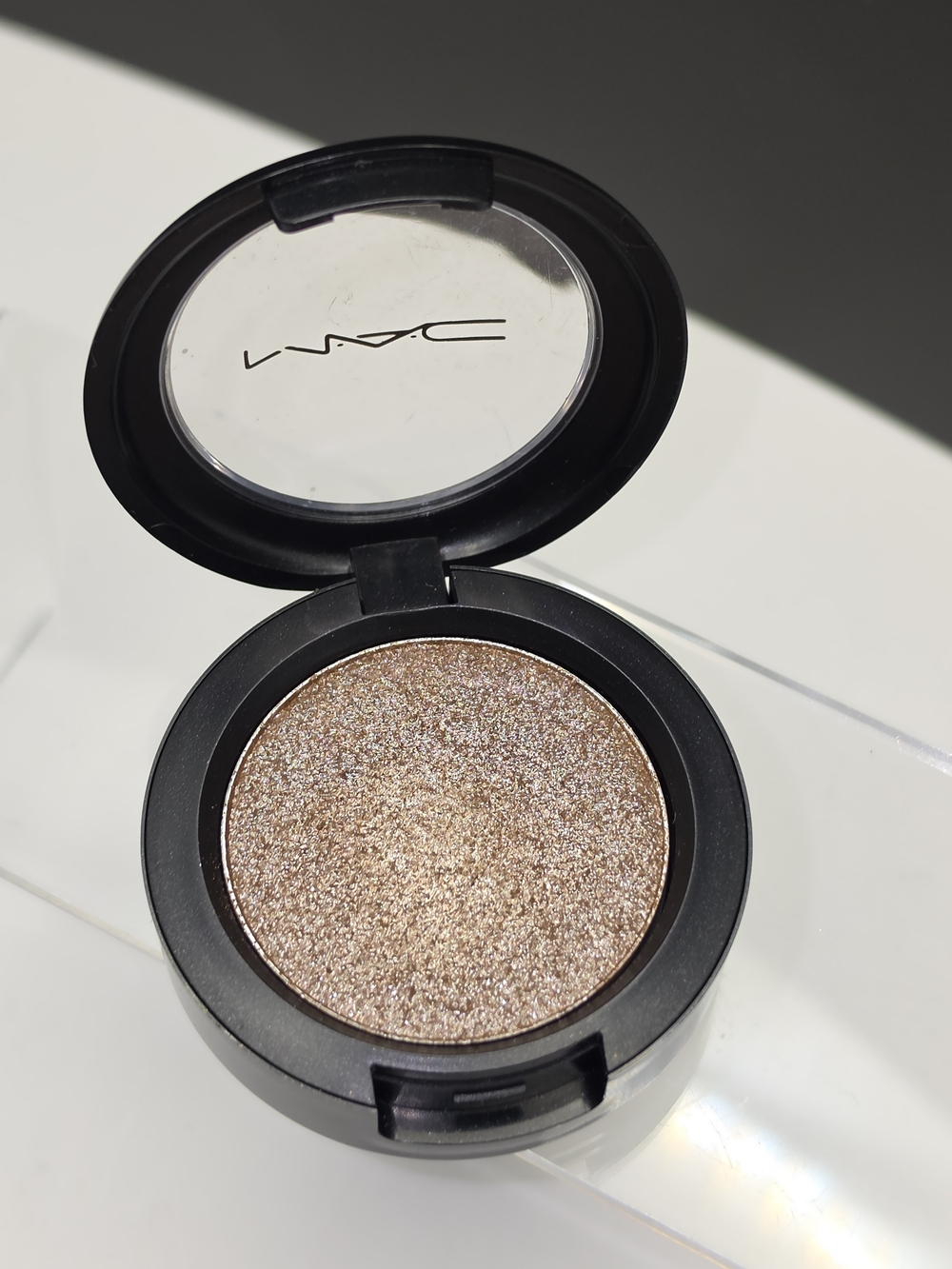 DISCONTINUED MAC PRESSED PIGMENT- "DEEPLY DASHING"